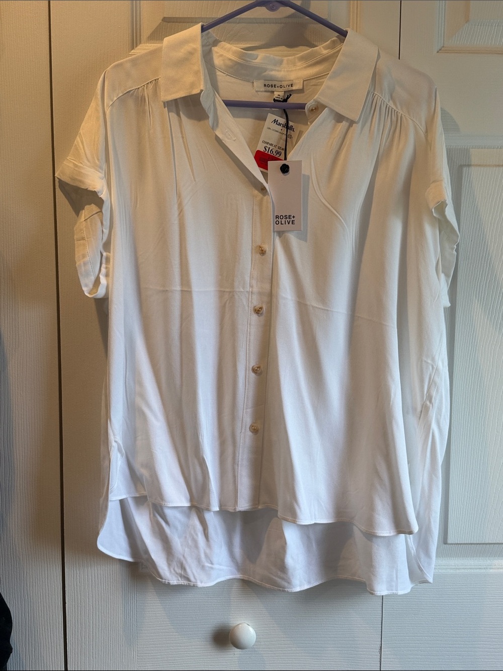 Rose & Olive White Short-Sleeve Button-Up Blouse
